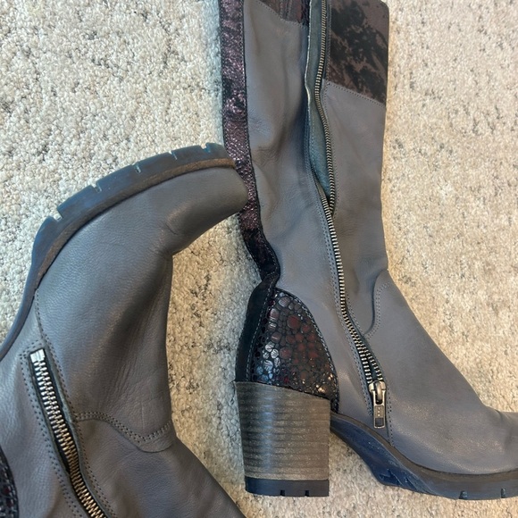 Felmini NWOT box size 38 (7.5) Gray Chunky Block Heel purple reptile accents - Picture 2 of 14